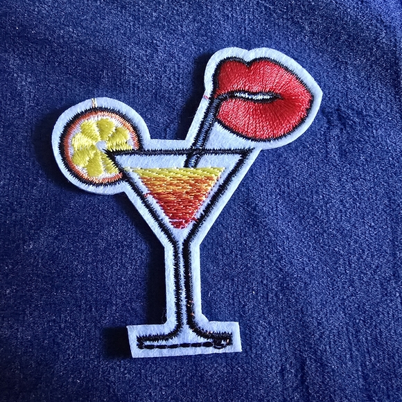Embroidered Iron on Sunset Cocktail Patch with Lips NWOT unbranded - Picture 3 of 9